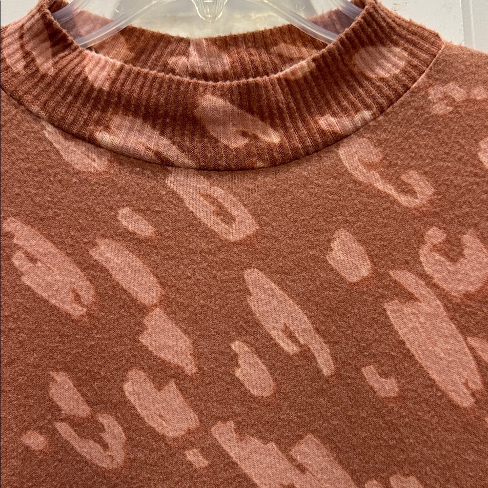 Women's Rust Leopard Print Oversized Sweater size M - Picture 2 of 7